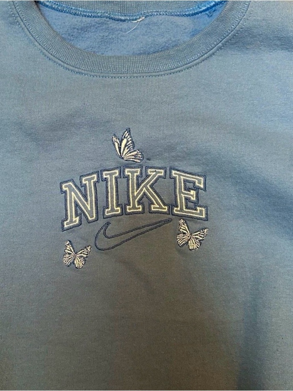 Nike Women’s M Blue Crewneck Pullover Sweatshirt Embroidered Logo Butterfly